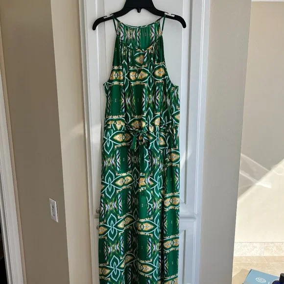 collective concepts green dress AKA Gorgeous In Green Dress| Fashionably Greek